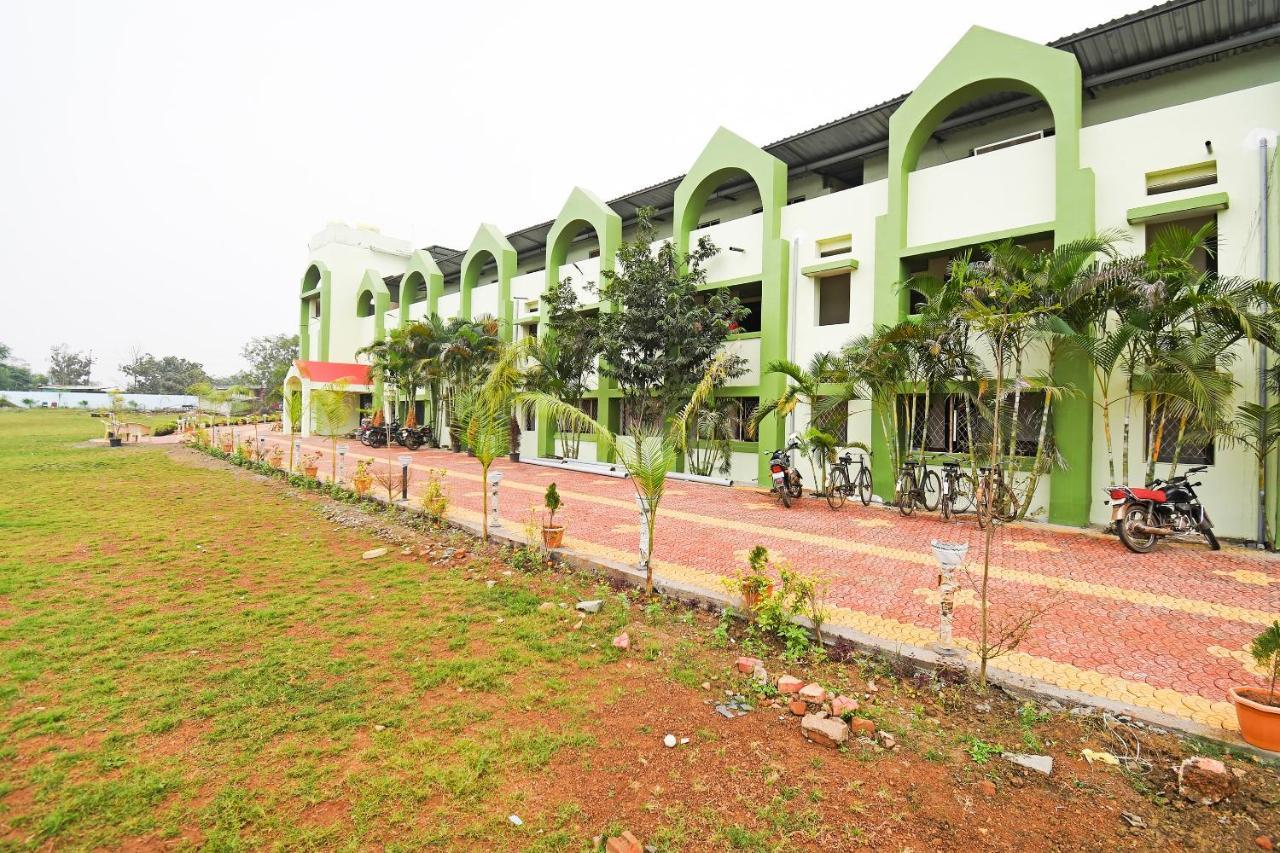 Spot On 67472 Anant Palace Hotel Raj Nandgaon Exterior photo